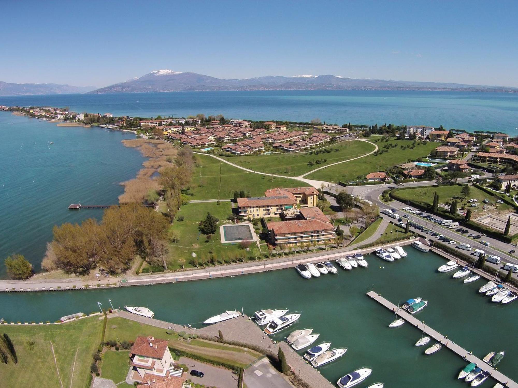 Resort Caesar C4 Sirmione - Gardagate 外观 照片